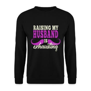 Die Erziehung meines Mannes ist anstrengend - Unisex Pullover - Schwarz - Vorne - Alina (178cm) & Michal (187cm)