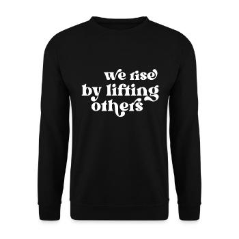 Wir erheben uns, indem wir andere aufrichten - Unisex Pullover - Schwarz - Vorne - Alina (178cm) & Michal (187cm)
