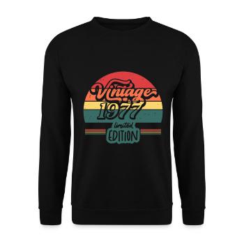 Jahrgang 1977 Limitierte Auflage - Unisex Pullover - Schwarz - Vorne - Alina (178cm) & Michal (187cm)