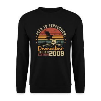 The legends were born in December 2009 - 2009 - Unisex Sweatshirt - black - Front - Alina (178cm) & Michal (187cm)