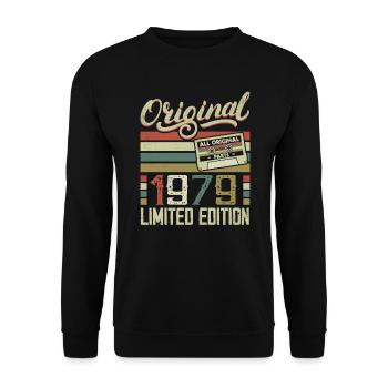 Vintage 1979 Retro Birthday Gift 1979 - Unisex Sweatshirt - black - Front - Alina (178cm) & Michal (187cm)