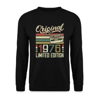 Jahrgang 1976 Retro 1976 Geburtstagsgeschenk - Unisex Pullover - Schwarz - Vorne - Alina (178cm) & Michal (187cm)