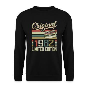 Jahrgang 1982 Retro Geburtstagsgeschenk 1982 - Unisex Pullover - Schwarz - Vorne - Alina (178cm) & Michal (187cm)