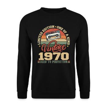 Jahrgang 1970er Retro 1970er Jahre Geburtstagsgeschenk - Unisex Pullover - Schwarz - Vorne - Alina (178cm) & Michal (187cm)
