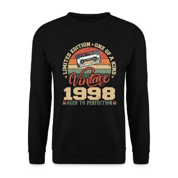 Jahrgang 1998 Retro Geburtstagsgeschenk 1998 - Unisex Pullover - Schwarz - Vorne - Alina (178cm) & Michal (187cm)