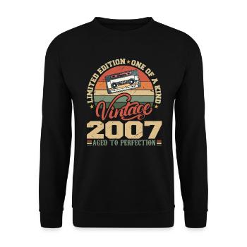 Jahrgang 2007 Retro Geburtstagsgeschenk 2007 - Unisex Pullover - Schwarz - Vorne - Alina (178cm) & Michal (187cm)