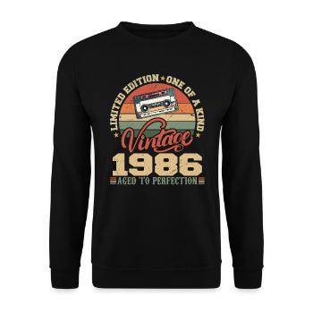 Vintage 1986 Retro Birthday Gift 1986 - Unisex Sweatshirt - black - Front - Alina (178cm) & Michal (187cm)