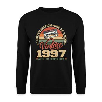 Jahrgang 1997 Retro Geburtstagsgeschenk 1997 - Unisex Pullover - Schwarz - Vorne - Alina (178cm) & Michal (187cm)