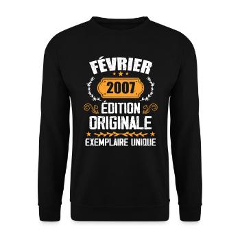 17th Birthday Gift Born in February 2007 - Unisex Sweatshirt - black - Front - Alina (178cm) & Michal (187cm)