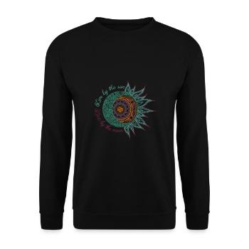 Mandela, Moon, Live by the sun, love by the moon - Unisex Pullover - Schwarz - Vorne - Alina (178cm) & Michal (187cm)