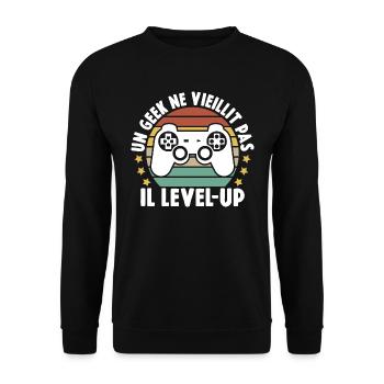 Un Geek Ne Vieillit Pas Il Level UP - Sweat-shirt Unisexe - noir - Devant - Alina (178cm) & Michal (187cm)