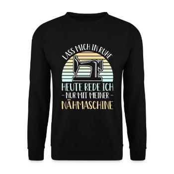 Lass Mich In Ruhe Rede Nur Mit Meiner Nähmaschine - Unisex Pullover - Schwarz - Vorne - Alina (178cm) & Michal (187cm)