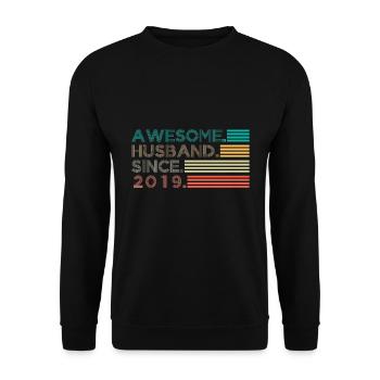 Awesome Husband since 2019 gift - Unisex Sweatshirt - black - Front - Alina (178cm) & Michal (187cm)