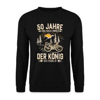 50 Jahre: Unangefochtener König des Hügels! - Unisex Pullover - Schwarz - Vorne - Alina (178cm) & Michal (187cm)
