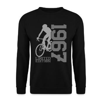 1967 Limited Edition - Pedal Heroes Shirt - Unisex Sweatshirt - black - Front - Alina (178cm) & Michal (187cm)