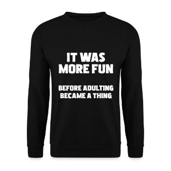 Es hat mehr Spaß gemacht, bevor das Erwachsenwerden zu einer Sache wurde - Unisex Pullover - Schwarz - Vorne - Alina (178cm) & Michal (187cm)
