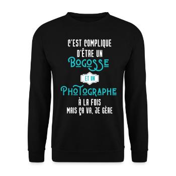 C'est compliqué d'être Bogosse et Forgeron - Sweat-shirt Unisexe - noir - Devant - Alina (178cm) & Michal (187cm)
