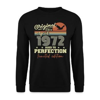 April 1972 Gift | 53rd Anniversary April 1972 - Unisex Sweatshirt - black - Front - Alina (178cm) & Michal (187cm)