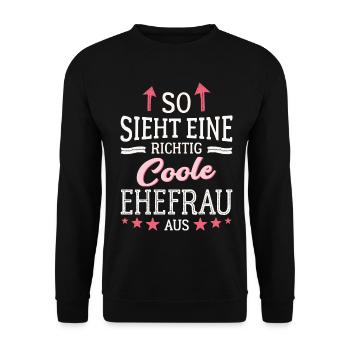 So sieht eine coole Ehefrau aus Partnerin Gattin - Unisex Pullover - Schwarz - Vorne - Alina (178cm) & Michal (187cm)