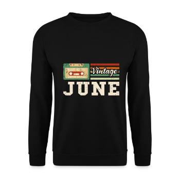 22. Geburtstag Juni Jahrgang 2001 Vintage - Unisex Pullover - Schwarz - Vorne - Alina (178cm) & Michal (187cm)
