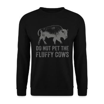 Streicheln Sie nicht die flauschigen Kühe - Unisex Pullover - Schwarz - Vorne - Alina (178cm) & Michal (187cm)