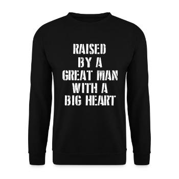 Aufgewachsen von einem großen Mann mit einem großen Herzen Vatertag - Unisex Pullover - Schwarz - Vorne - Alina (178cm) & Michal (187cm)