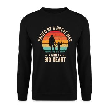 Aufgewachsen von einem großen Mann mit einem großen Herzen Vatertag - Unisex Pullover - Schwarz - Vorne - Alina (178cm) & Michal (187cm)