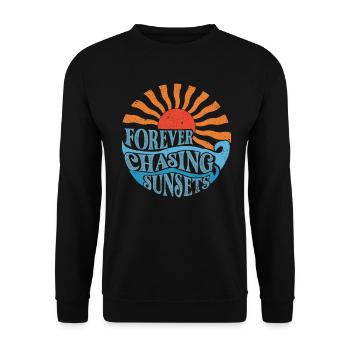 Für immer auf der Jagd nach Sonnenuntergängen Retro-Sommerurlaub - Unisex Pullover - Schwarz - Vorne - Alina (178cm) & Michal (187cm)