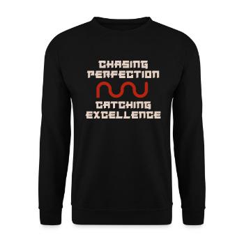 Kaizen-Mindset auf der Jagd nach Perfektion - Unisex Pullover - Schwarz - Vorne - Alina (178cm) & Michal (187cm)