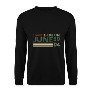 19. Geburtstag Juni Jahrgang 2004 Vintage - Unisex Pullover - Schwarz - Vorne - Alina (178cm) & Michal (187cm)