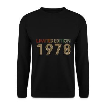 39. Geburtstag Februar Jahrgang 1984 Geschenkidee - Unisex Pullover - Schwarz - Vorne - Alina (178cm) & Michal (187cm)