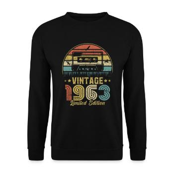 Vintage-Kassette 1963 - Unisex Pullover - Schwarz - Vorne - Alina (178cm) & Michal (187cm)