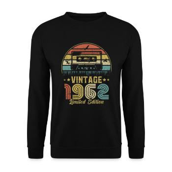 Vintage-Kassette 1962 - Unisex Pullover - Schwarz - Vorne - Alina (178cm) & Michal (187cm)
