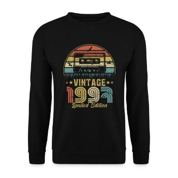 Vintage-Kassette 1997 - Unisex Pullover - Schwarz - Vorne - Alina (178cm) & Michal (187cm)