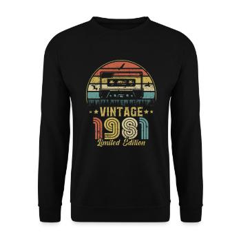 Vintage-Kassette 1981 - Unisex Pullover - Schwarz - Vorne - Alina (178cm) & Michal (187cm)