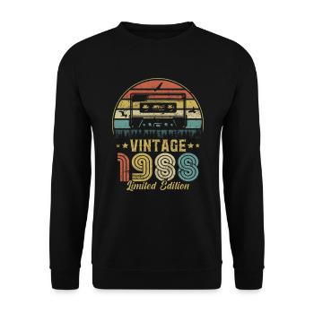 Vintage-Kassette 1988 - Unisex Pullover - Schwarz - Vorne - Alina (178cm) & Michal (187cm)