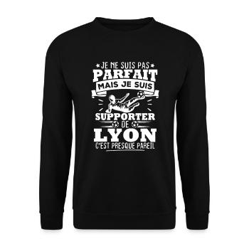 Pas parfait mais je suis supporter de Lyon - Sweat-shirt Unisexe - noir - Devant - Alina (178cm) & Michal (187cm)