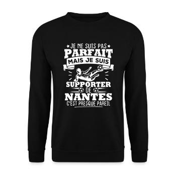 pas parfait mais je suis supporter de Nantes - Sweat-shirt Unisexe - noir - Devant - Alina (178cm) & Michal (187cm)