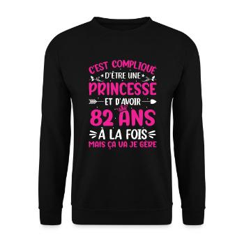 Une princesse et d'avoir 82 ans - Sweat-shirt Unisexe - noir - Devant - Alina (178cm) & Michal (187cm)