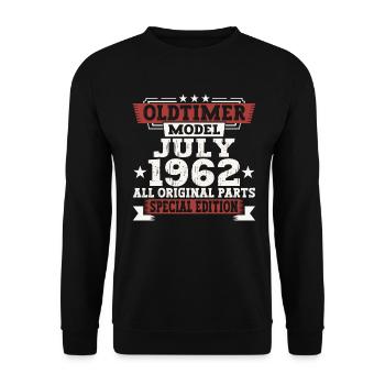 Oldtimer July 1962 60th Birthday Gift Men - Unisex Sweatshirt - black - Front - Alina (178cm) & Michal (187cm)