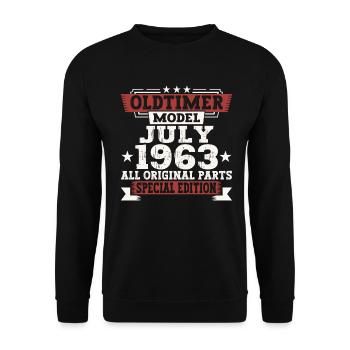 Oldtimer July 1963 59th Birthday Gift Men - Unisex Sweatshirt - black - Front - Alina (178cm) & Michal (187cm)