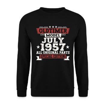 Oldtimer July 1957 65th Birthday Gift Men - Unisex Sweatshirt - black - Front - Alina (178cm) & Michal (187cm)