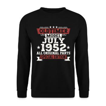 Oldtimer July 1952 70th Birthday Gift Men - Unisex Sweatshirt - black - Front - Alina (178cm) & Michal (187cm)