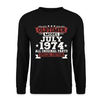 Oldtimer July 1974 48th Birthday Gift Men - Unisex Sweatshirt - black - Front - Alina (178cm) & Michal (187cm)