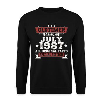 Oldtimer July 1987 35th Birthday Gift Men - Unisex Sweatshirt - black - Front - Alina (178cm) & Michal (187cm)