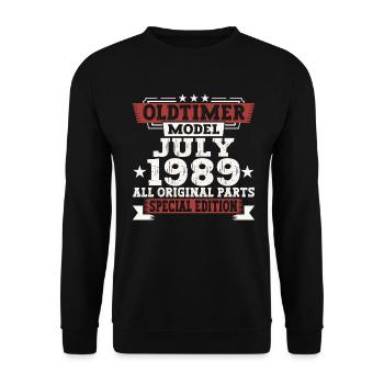 Oldtimer July 1989 33rd Birthday Gift Men - Unisex Sweatshirt - black - Front - Alina (178cm) & Michal (187cm)