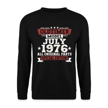 Oldtimer Juli 1976 46. Geburtstag Geschenk Herren - Unisex Pullover - Schwarz - Vorne - Alina (178cm) & Michal (187cm)
