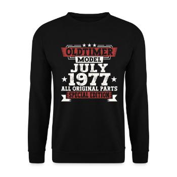 Oldtimer July 1977 45th Birthday Gift Men - Unisex Sweatshirt - black - Front - Alina (178cm) & Michal (187cm)