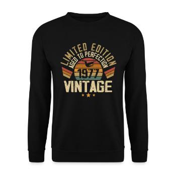 Jahrgang 1977 Retro 1977 Geburtstagsgeschenk - Unisex Pullover - Schwarz - Vorne - Alina (178cm) & Michal (187cm)