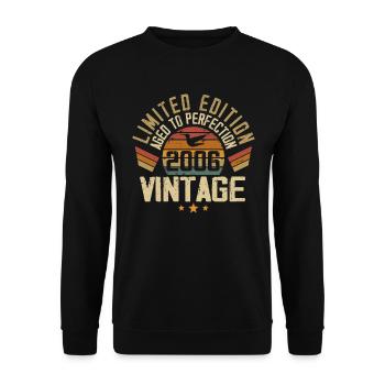 Vintage 2006 Retro 2006 Birthday Gift - Unisex Sweatshirt - black - Front - Alina (178cm) & Michal (187cm)